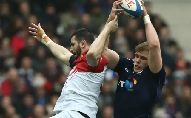 Jonny Gray wins a line-out