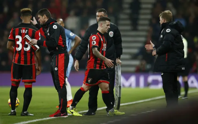 Wilshere goes off injured