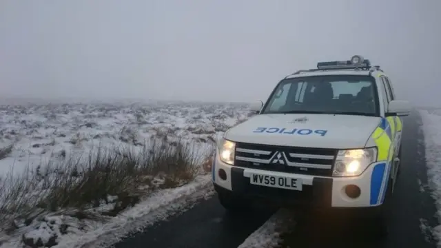 Snow around Cat and Fiddle road