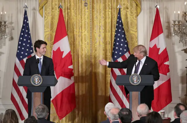 Justin Trudeau (L) and Donald Trump (R)