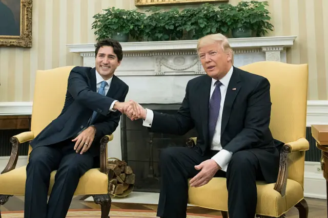 Justin Trudeau (L) and Donald Trump (R)