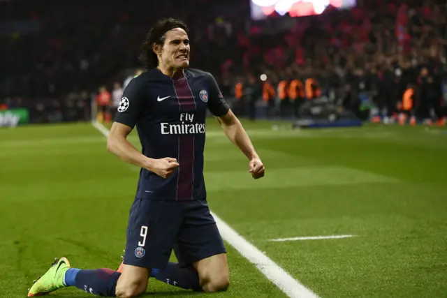 Edinson Cavani celebrates