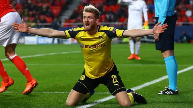 Andre Schurrle of Borussia Dortmund appeals