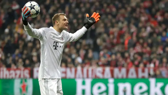 Manuel Neuer reacts