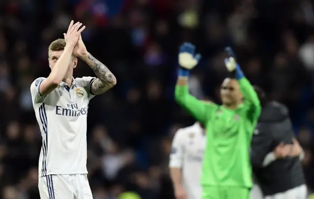 Toni Kroos applauds