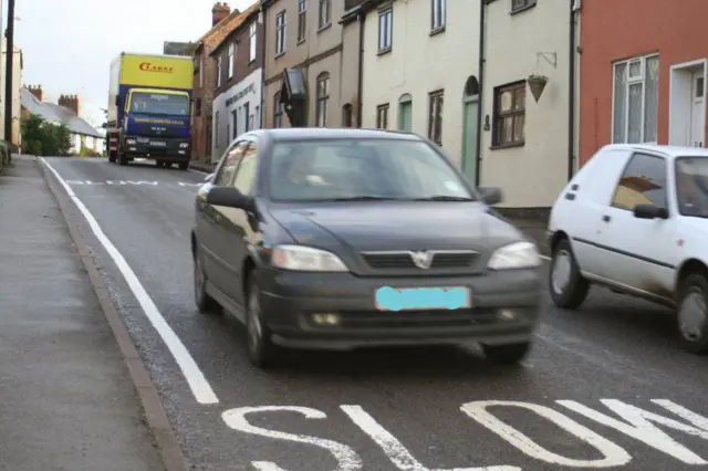 Vehicles on Leicester Road in Sharnford