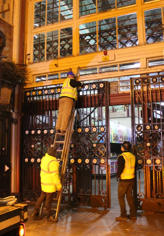 Market gates