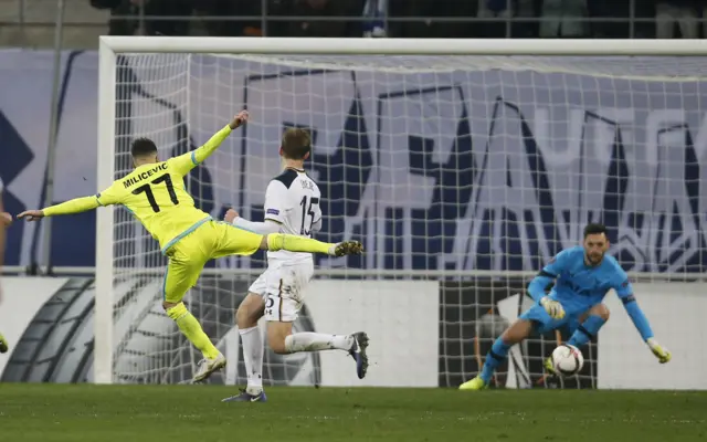 Hugo Lloris saves from Danijel Milicevic