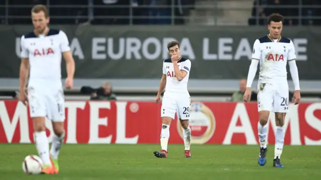 Spurs players react to going behind