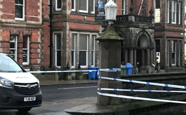 Lendal Bridge cordon