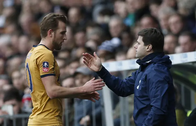 Harry Kane with manager Mauricio Pochettino