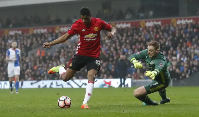 Marcus Rashford scores