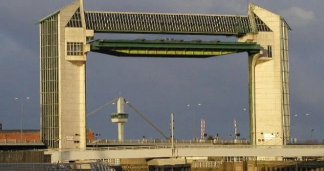 Hull's tidal barrier