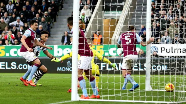 Henri Lansbury own goal