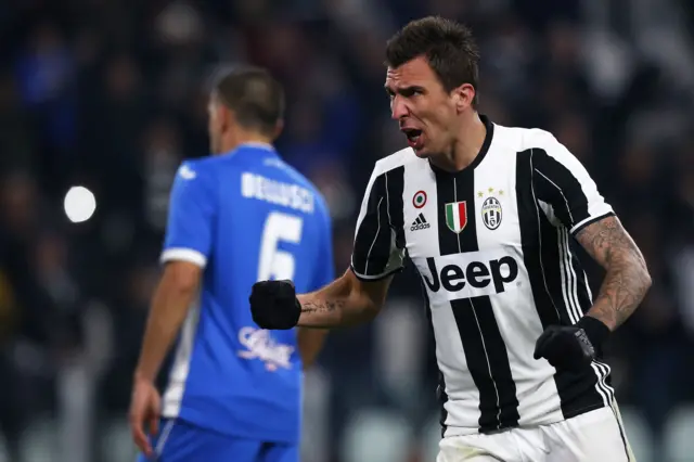 Mario Mandzukic celebrates