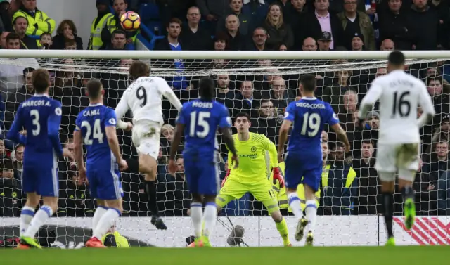 Fernando Llorente scores