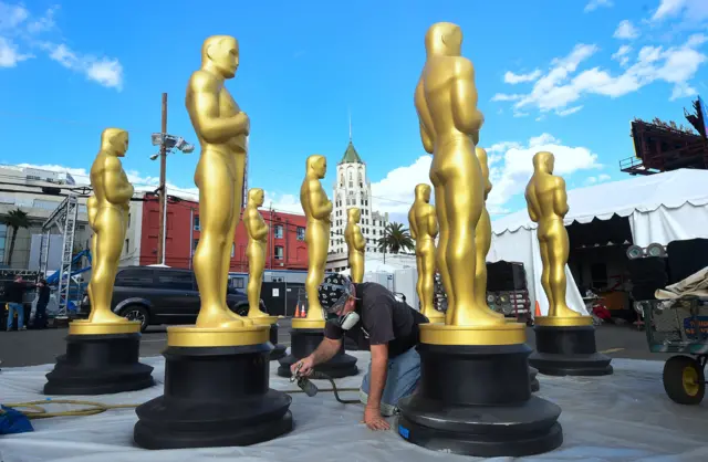 Oscars statues