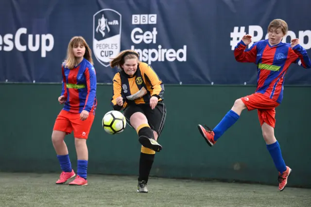 Thatcham Tornadoes and Tower Hill kick.