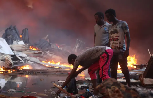 
          Somali traders attempt to salvage some of their wares from the burning stalls at the main Bakara market in Somalia"s capital Mogadishu
        