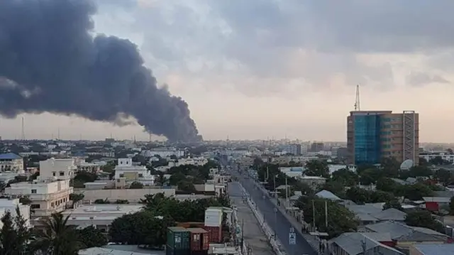 
          Smoke from Bakara market fire, Mogadishu, Somalia - Monday 27 February 2017
        