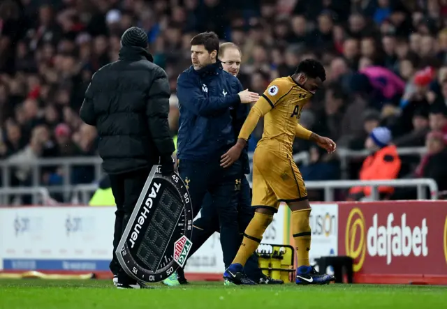 Danny Rose left the field injured during the match against Sunderland on Tuesday