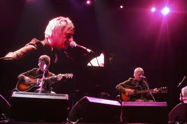 Paul Weller (right) and Noel Gallagher