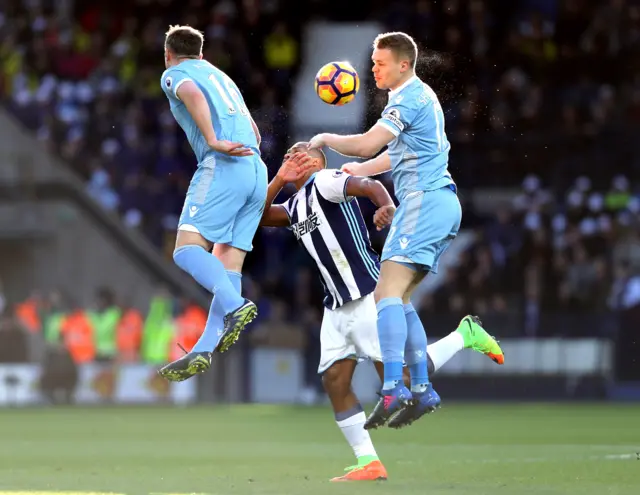 Saloman Rondon and Ryan Shawcross