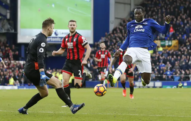 Everton"s Romelu Lukaku in action with Bournemouth"s Artur Boruc