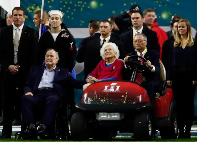 George H. W. Bush and former First Lady Barbara Bush