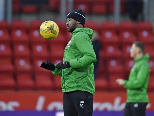 Moussa Dembele during the warm-up at McDiarmid Park