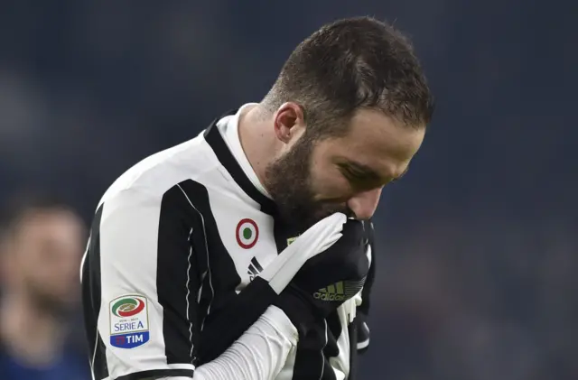 Juventus" Gonzalo Higuain reacts