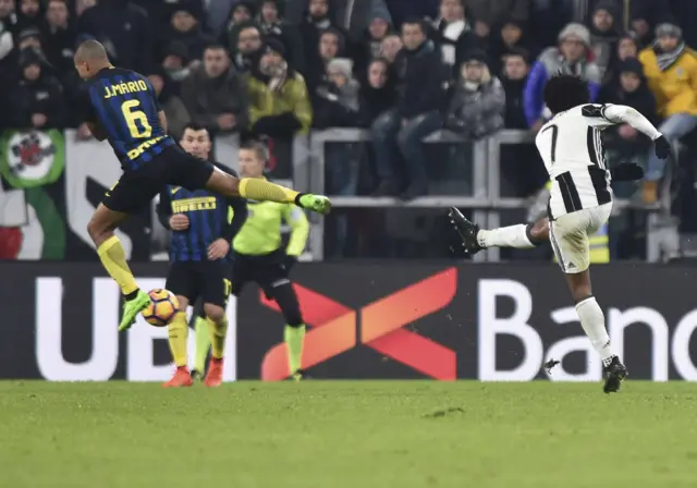 Juventus" Juan Cuadrado scores against Inter Milan