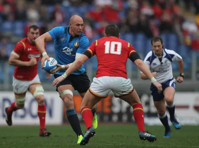 Sergio Parisse in action