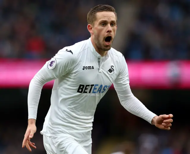 Sigurdsson celebrates