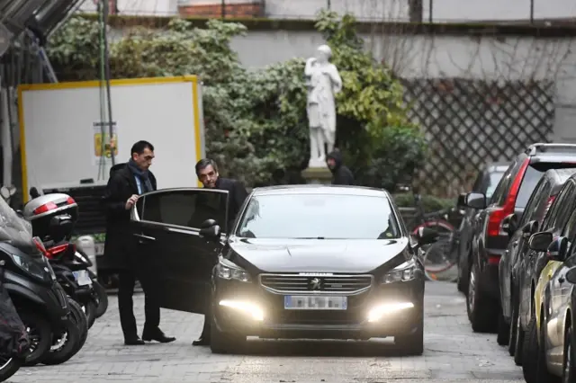 Francois Fillon getting into a car