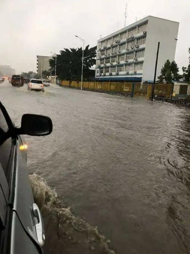 A car driving through water in Kinshasa