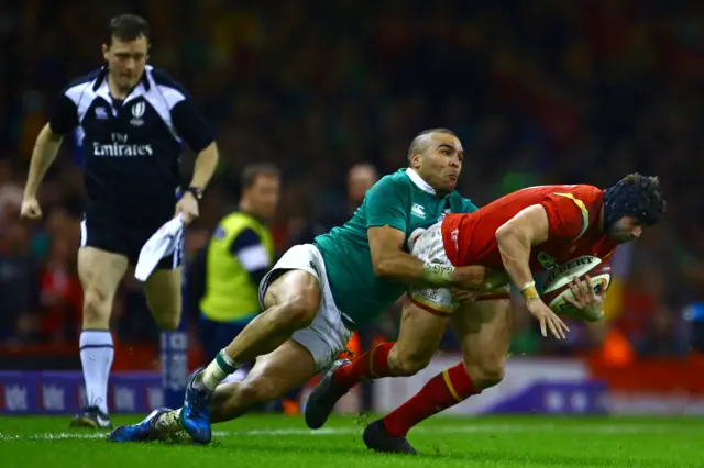 Simon Zebo tackles Leigh Halfpenny