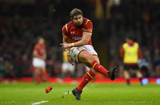 Leigh Halfpenny yn trosi