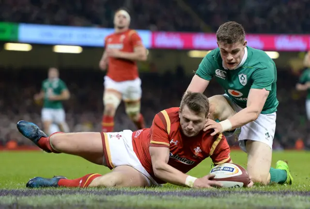 Dan Biggar prevents an Ireland try