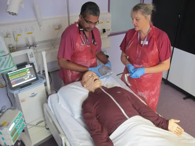 Dr Alexander Philip and Leonie Lowe with the manikin SimMan