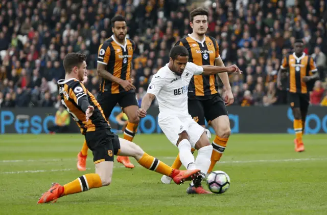 Swansea City"s Wayne Routledge has a shot at goal