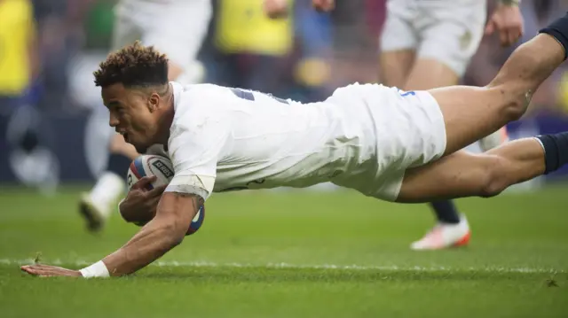 England's Watson scores a try