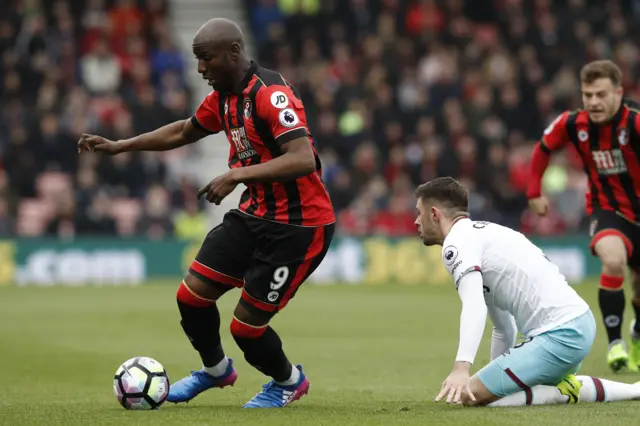 Benik Afobe vies with West Ham United"s Aaron Cresswell