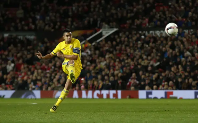 Christian Noboa shoots at goal