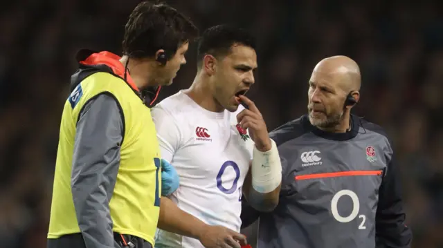 Ben Te'o goes off injured