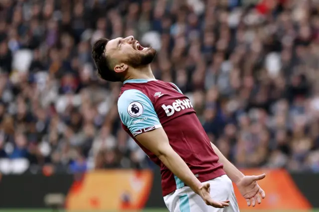 Snodgrass reacts