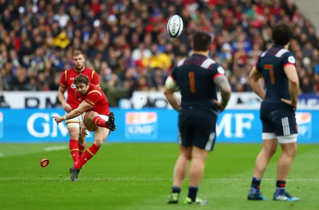 Leigh Halfpenny successfully kicks a penalty