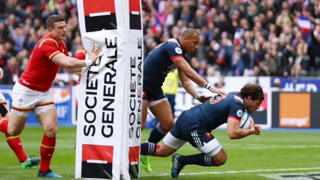 Remi Lamerat scores a try for France