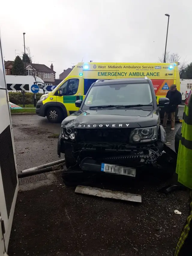 Land Rover Discovery hit by bus