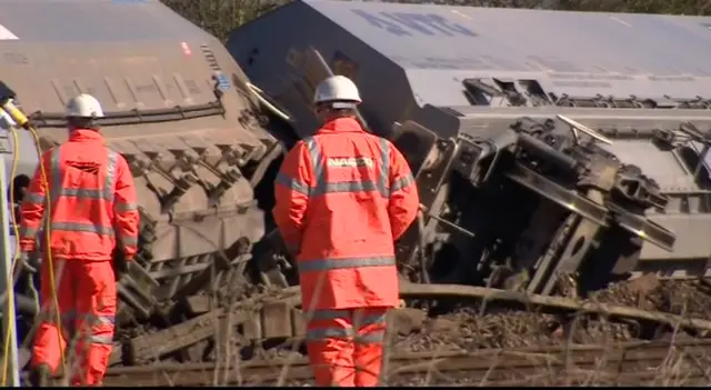 Engineers on derailment site